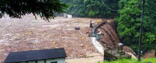 Autorităţile solicită clamarea stării de urgenţă