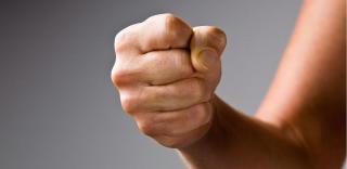 Victima a ajuns în stare gravă, dar stabilă, la spital