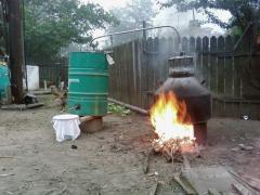 Vasluian în stare critică, după ce a încercat să facă prea multă ţuică şi a explodat cazanul