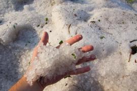 Alertă meteo cu efect imediat. 15 judeţe lovite acum de vijelii puternice şi grindină de mari dimensiuni