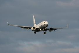 Un avion de pe ruta Birmingham - București a lovit pista cu coada, dar pilotul a continuat zborul spre România