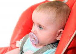 Autorităţile americane le-au luat bebeluşul unor români, iar pe ei i-au deportat în România (Video)