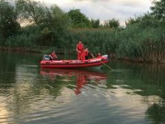 Pescar înecat în balta Becheru, la Videle. Bărbatul, căutat cu barca de pompieri