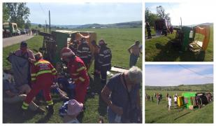 Turişti străini cu mâini şi picioare rupte la Sibiu, după ce un căruţaş beat a răsturnat căruţa în care se aflau (Video)