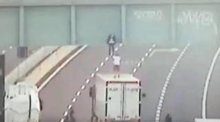 Şofer de TIR erou în Italia