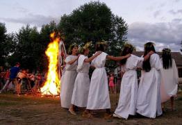 De Rusalii, se leagă şi alte tradiţii şi obiceiuri, care diferă de la o regiune la alta