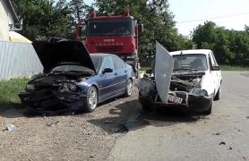 BMW făcut praf de o Dacie 1310, la Botoşani (Video)