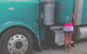 Camionagiu jefuit de bani, telefon mobil şi ţigări de o tânără, într-o parcare din Cluj