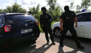 Un poliţist din Recaş a fost împuşcat în gât în timpul unui filtru rutier
