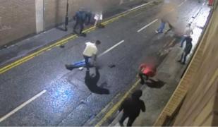 Cei şapte bătăuşi din Manchester sunt încă în libertate