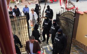 Avocatul Poporului intervine în cazul fetiţei luată cu mascaţi din casă, la Baia cu Aramă