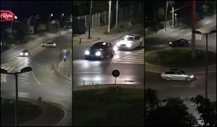 Doi şoferi sfidează poliţia într-un giratoriu din Bacău. Drifturi la miezul nopţii, fix în faţa sediului Poliţiei Locale (Video)