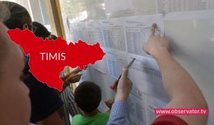 Candidaţi privesc rezultatele la Evaluarea Naţională