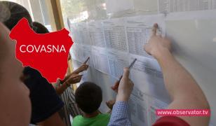 Candidaţi privesc rezultatele la Evaluarea Naţională