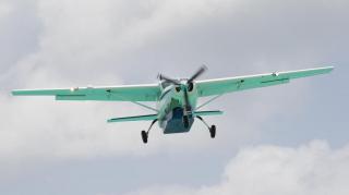 Avion în flăcări la Tomeşti, în Harghita, după o aterizare forţată