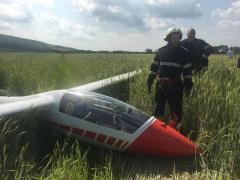 Un planor a aterizat forţat pe un câmp din judeţul Covasna