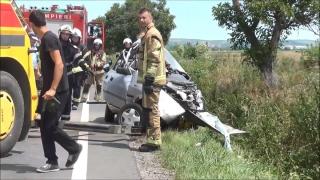 O Dacia 1300 a lovit un TIR, lângă aeroportul Oradea. Impactul a fost fatal (Video)