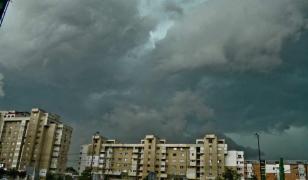 Cod portocaliu de ploi torenţiale şi descărcări electrice în Bucureşti