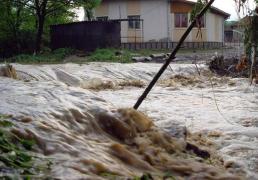 Pe râul Bega, în zona Balinţ - Chizătău, a fost instituit codul roşu de inundaţii