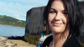 Femeia era atât de beată încât paramedicii au trezit-o după trei ore