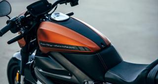 Motociclistul, rănit după ce un şofer neatent a deschis uşa