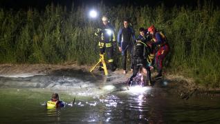 Salvatorii caută trupul românului în iazul din Germania