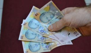 Elevii vor primi câte 10 lei pentru fiecare zi fără absenţe