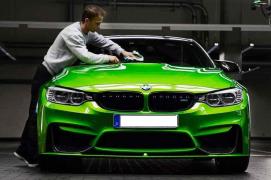 Angajatul unei spălătorii din Pitești, cucerit de un BMW pe care trebuia să-l spele, a fugit cu bolidul. S-a răsturnat cu mașina, după câțiva kilometri