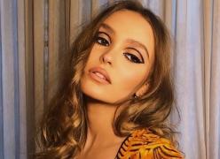 Lily Rose Depp, fiica lui Johnny Depp, în vacanță în România. Ea a fost fotografiată în București