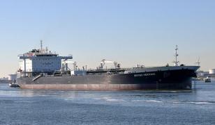 Tanc petrolier britanic ameninţat de nave militare al Iranului, în strâmtoarea Ormuz