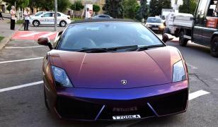 Lamborghini parcat trei locuri, într-o parcare din Alba Iulia