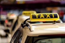Taximetrist amendat după ce a refuzat să transporte un copil pentru că era autist