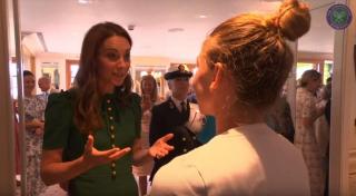 Simona Halep a facut o plecăciune în faţa lui Kate Middleton, după finala de la Wimbledon: "Ai jucat extraordinar!"(Video)