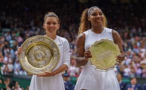Simona Halep și Serena Williams după finala de la Wimbledon