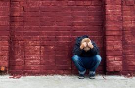 Drama unui copil premiant din Gorj. Tatăl ucis, mama l-a părăsit, casa i-a luat foc, băiatul are nevoie de ajutor