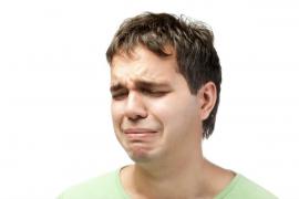 Tânăr din Botoşani bătut de două ori în aceeaşi seară. Prima dată în club, apoi la spital, de o fată