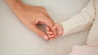 Fetiță salvată în ultimul moment de medicii ieșeni, după ce a înghițit o sămânță