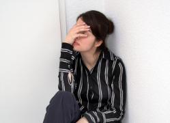 O mamă din Botoșani și-a chinuit toată noaptea cei 5 copii, amenințând că își pune capăt zilelor