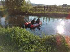 Copil înecat într-o baltă din Vaslui. Tatăl a privit în genunchi, rugându-se, operațiunea de salvare