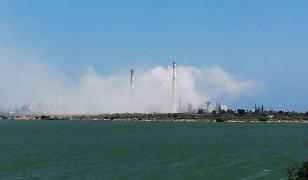 Nori de abur și dioxid de sulf, după o defecțiune la rafinăria Rompetrol