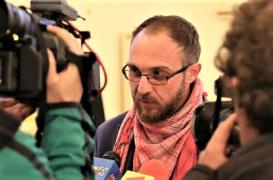 Scriitorul Gabriel Bota, bătut pe stradă de un taximetrist care ieşise dintr-o sală de jocuri