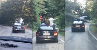 Mai mulţi tineri au urcat pe Transfăgărăşan pe capota maşinii