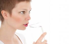 Trucuri eficiente ca sa bei mai multă apă