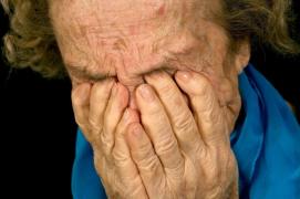 Româncă arestată în Italia, după ce a încercat să o arunce de la balcon pe bătrâna de care avea grijă