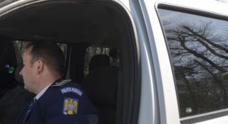 Poliţist rutier la spital, după ce un şofer s-a apucat să depăşească maşina de Poliţie