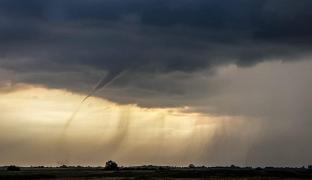 Alertă de ploi torenţiale, vijelii şi grindină în România