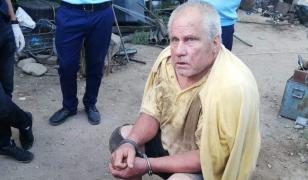 Criminalul din Caracal s-a plâns de dureri şi i-a acuzat pe poliţişti că l-au bătut la percheziţie