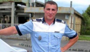 Poliţist pensionar umilit pe Facebook de Marian Godină