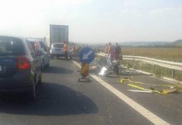 Şofer spulberat de camion pe autostrada Bucureşti - Piteşti. Bărbatul coborâse din maşină pe banda de urgenţă