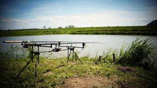 Copilul electrocutat la pescuit, transportat de urgenţă la spital